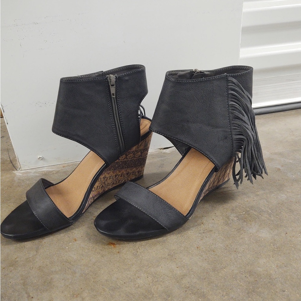 Stylish Black Wedge Sandals
